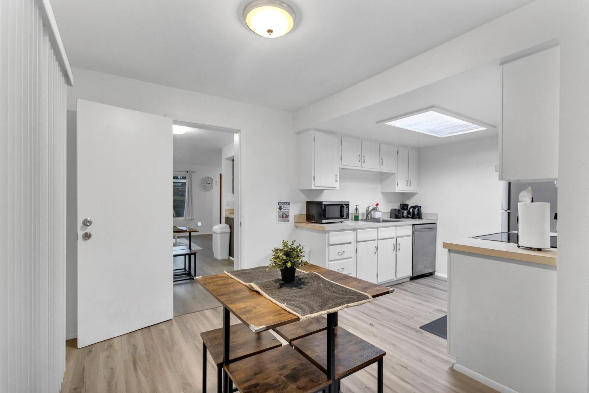 Central Bellevue House 外观 照片